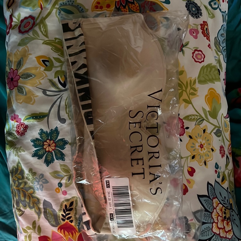 Pink , NWT, strapless bra , tan & white , L